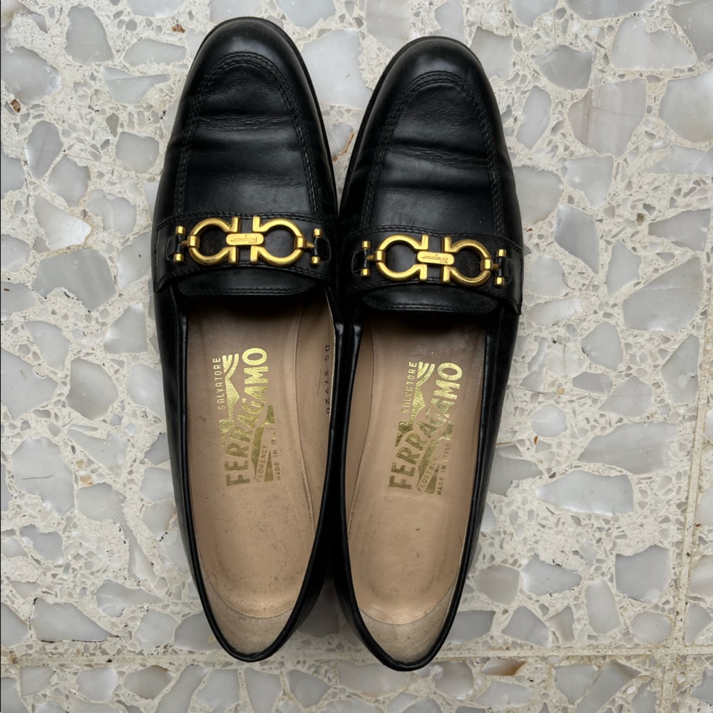 Ferragamo black leather loafers NARROW